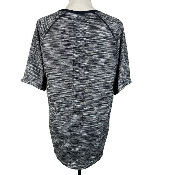 LIVI Lane Bryant SZ 22/24 Fitted Top Activewear Lightweight Crew Neck Stretch - Picture 4 of 6